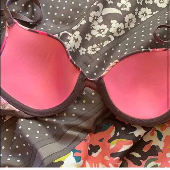 PINK Victoria secret size 30c - Picture 2 of 3